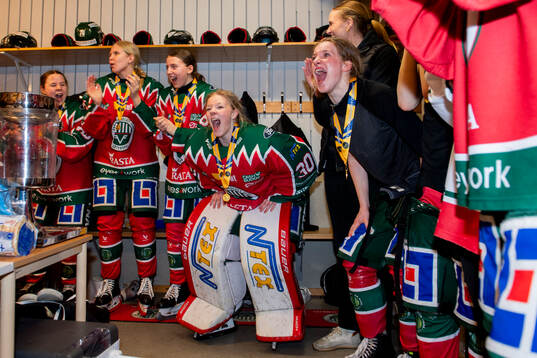Frölundas spelare jublar