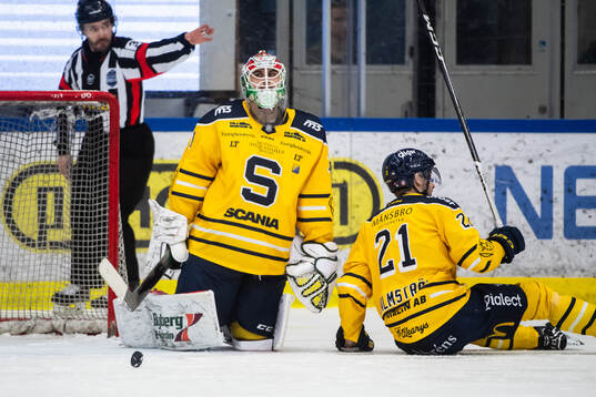 Södertäljes målvakt Olle Eriksson Ek och Henrik