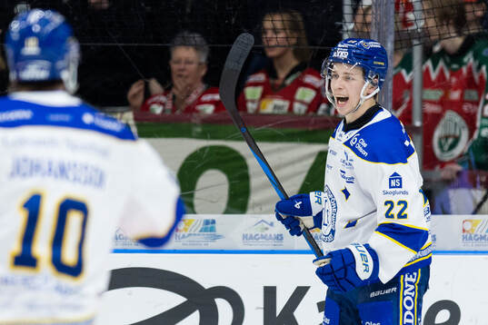 Leksands Lukas Vejdemo jublar