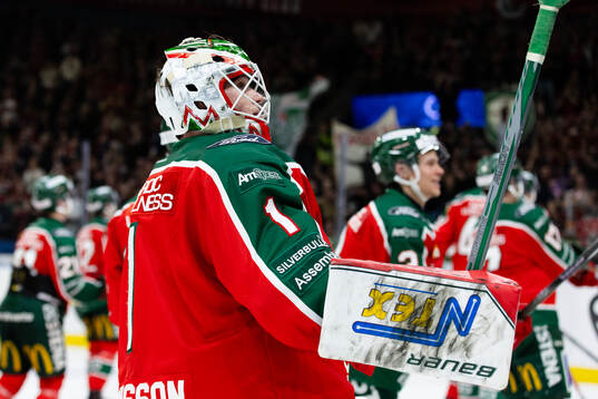 Frölundas målvakt Lars Johansson jublar