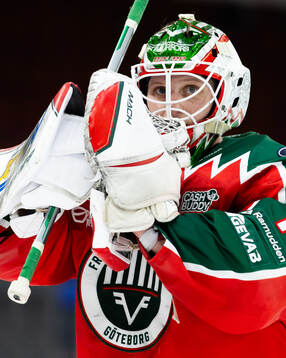 Frölundas målvakt Lars Johansson jublar