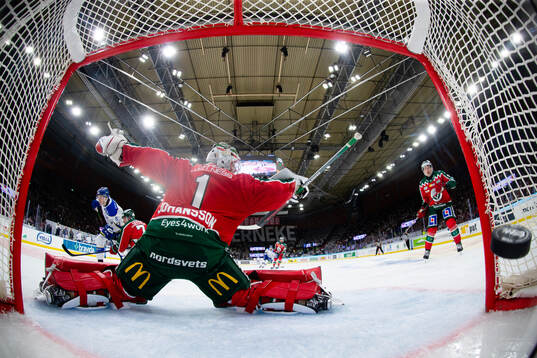 Leksands Lukas Vejdemo skjuter in reduceringen till 2-1 i