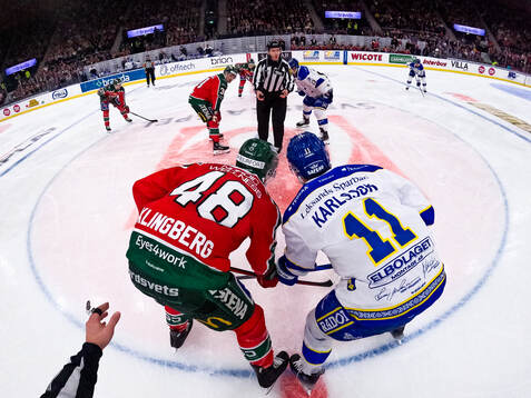 Linjedomare Christian Billing vid en tekning mellan