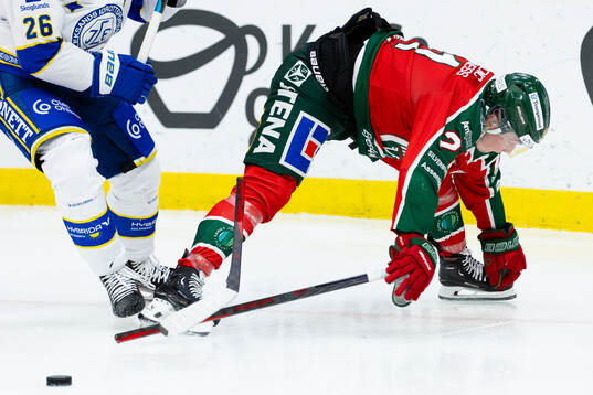 Leksands Patrik Norén får en utvisning