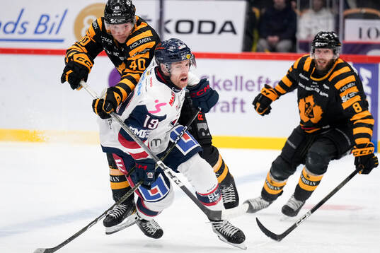 Skellefteås Anton Heikkinen och Petter Granberg i en kamp