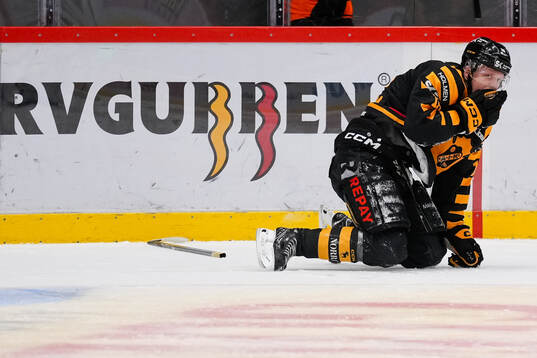 Skellefteås Linus Lindström fick ont