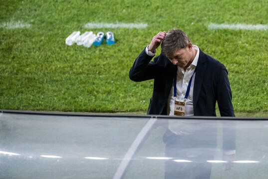 Head coach Jon Dahl Tomasson of Sweden