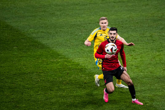 Carl Starfelt of Sweden and Armando Broja of Albania
