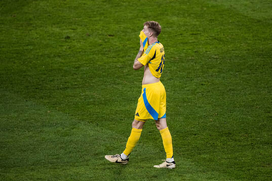 Samuel Gustafson of Sweden looks dejected