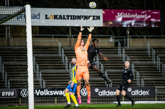 Eskilsminne IFs målvakt Philip Mårtensson och Landskrona