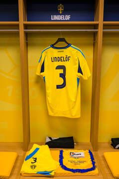 The jersey of Victor Nilsson Lindelöf hanging in the