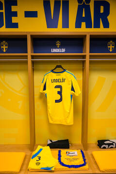 The jersey of Victor Nilsson Lindelöf hanging in the