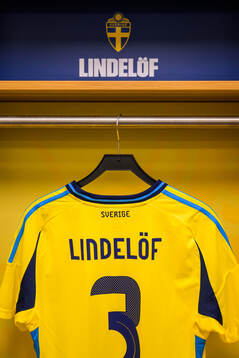 The jersey of Victor Nilsson Lindelöf hanging in the