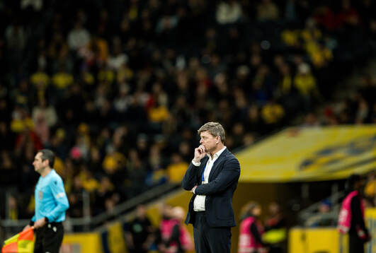 Head coach Jon Dahl Tomasson of Sweden