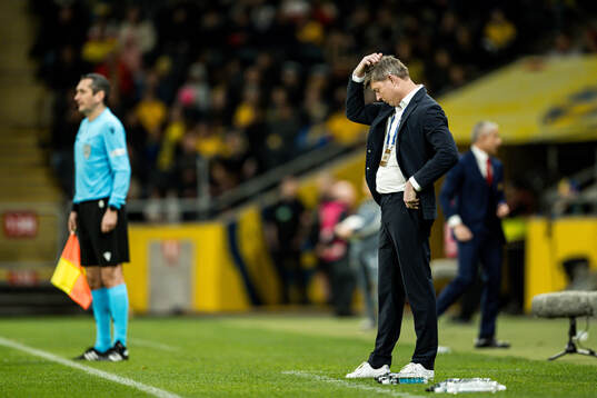 Head coach Jon Dahl Tomasson of Sweden