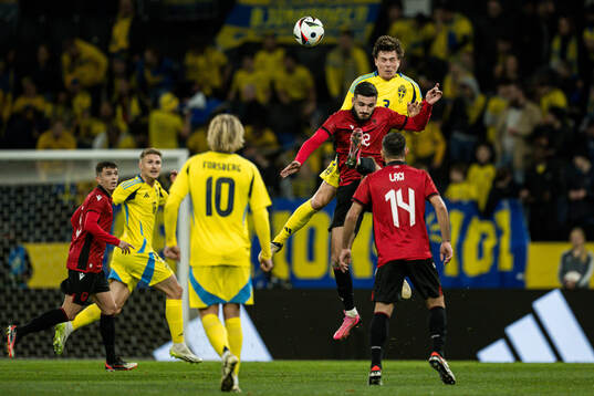 Armando Broja of Albania and Victor Nilsson Lindelöf of