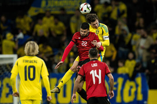 Armando Broja of Albania and Victor Nilsson Lindelöf of