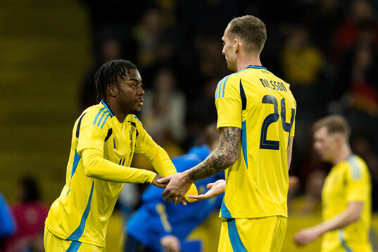 Anthony Elanga and Gustaf Nilsson of Sweden