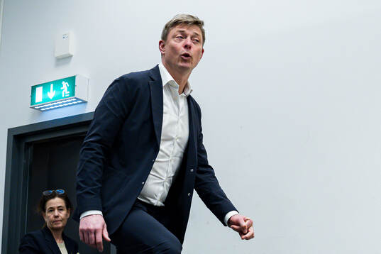 Head coach Jon Dahl Tomasson of Sweden