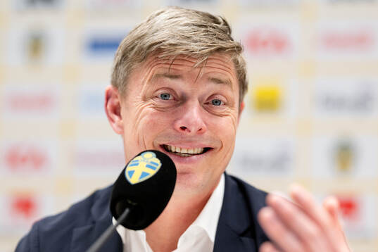 Head coach Jon Dahl Tomasson of Sweden