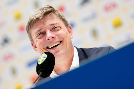 Head coach Jon Dahl Tomasson of Sweden