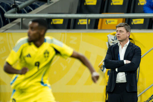 Head coach Jon Dahl Tomasson of Sweden