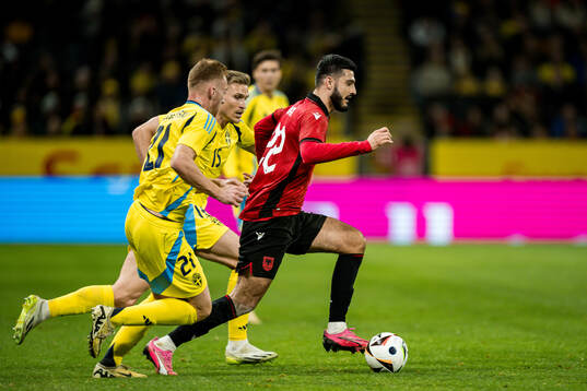 Dejan Kulusevski and Carl Starfelt of Sweden against