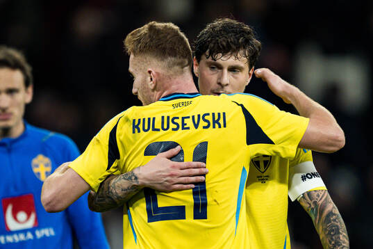 Dejan Kulusevski and Victor Nilsson Lindelöf of Sweden