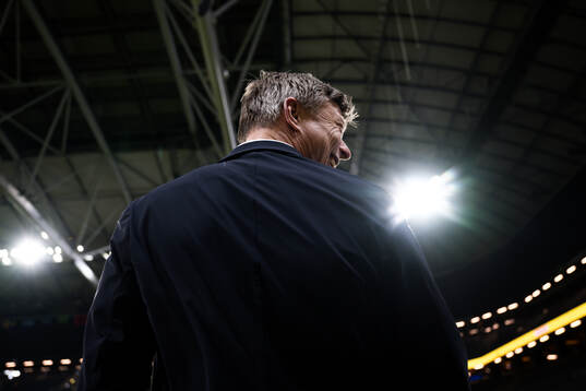 Head coach Jon Dahl Tomasson of Sweden
