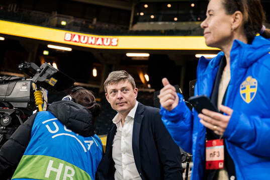 Head coach Jon Dahl Tomasson of Sweden