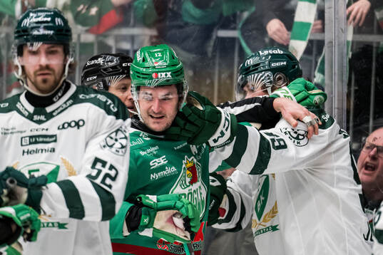 Rögles Brady Ferguson och Färjestads Linus Johansson