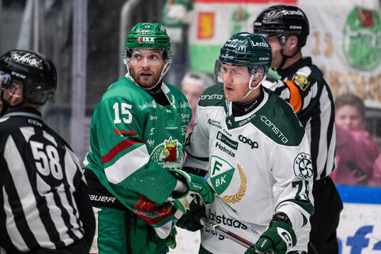 Rögles Simon Ryfors  och Färjestads Patrik Lundh