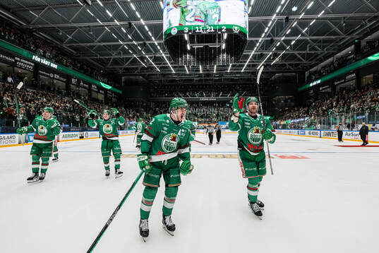 Rögles Brady Ferguson och Linus Sandin jublar
