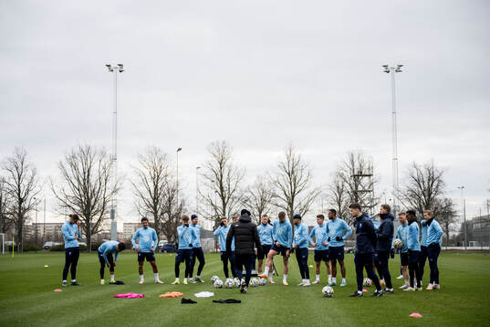 Under en fotbollsträning med Malmö FF