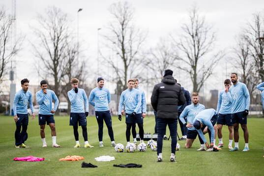Under en fotbollsträning med Malmö FF