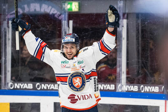 Växjös Keegan Lowe jublar