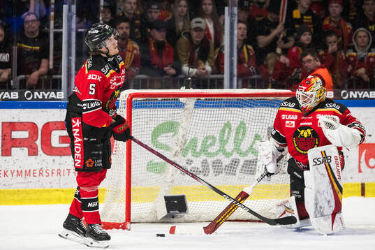 Luleås Marcus Hardegård och målvakt Joel Lassinantti