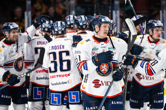 Växjös Emil Sylvegård jublar
