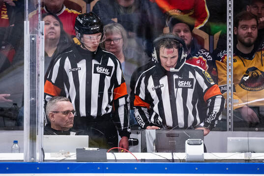 Domare Christoffer Holm och Alexander Österberg