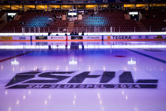 Matchpuck innan kvartsfinal tre i SHL mellan Leksand och