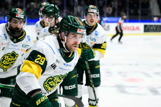 Björklövens Alexander Wiklund jublar