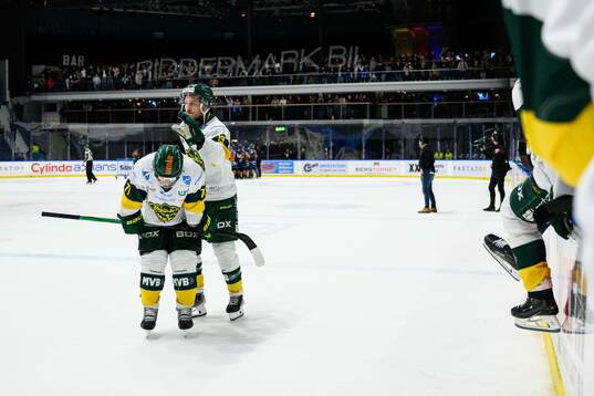 Björklövens Gustav Possler och Fredric Andersson deppar