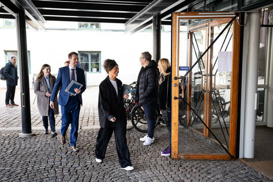 Representatives entering Lund City Hall