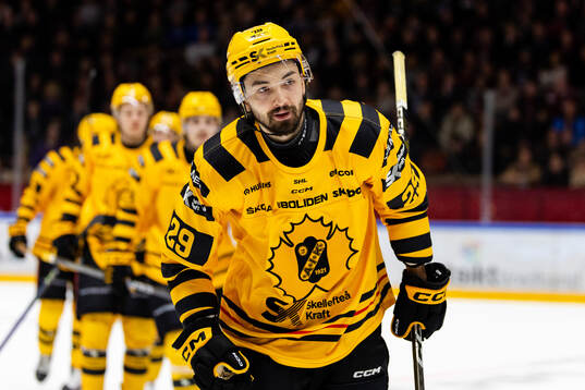 Skellefteås Dylan Sikura jublar