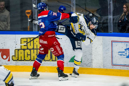 Oskarshamns Oscar Engsund och HV71s Anton Strålman