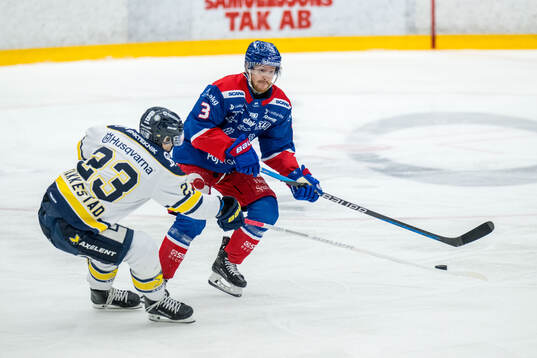 HV71s Åke Stakkestad och Oskarshamns Niclas Burström