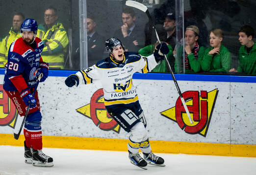 HV71s Hugo Fransson jublar