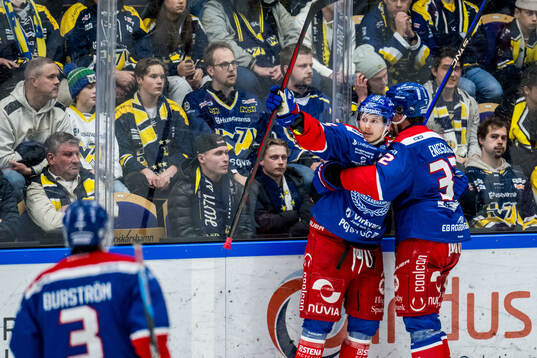 Oskarshamns Nick Olesen jublar