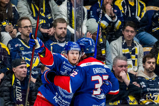 Oskarshamns Nick Olesen jublar