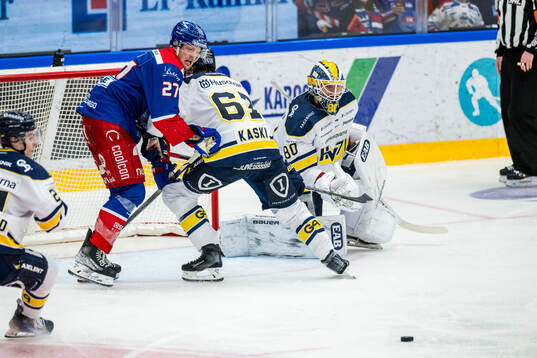 Oskarshamns Austin Wagner och HV71s Oliwer Kaski och